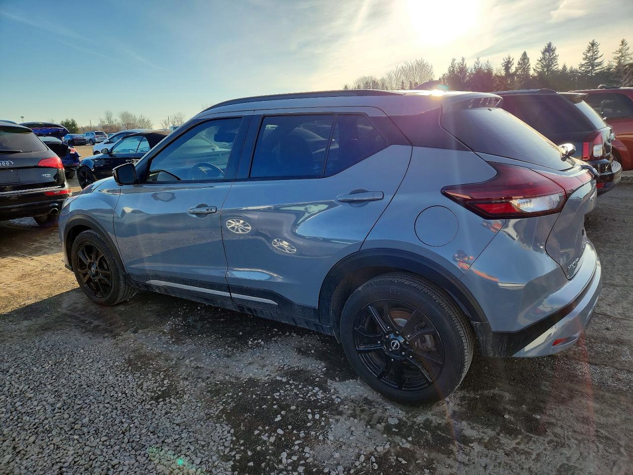 2023 NISSAN KICKS SR photo 2