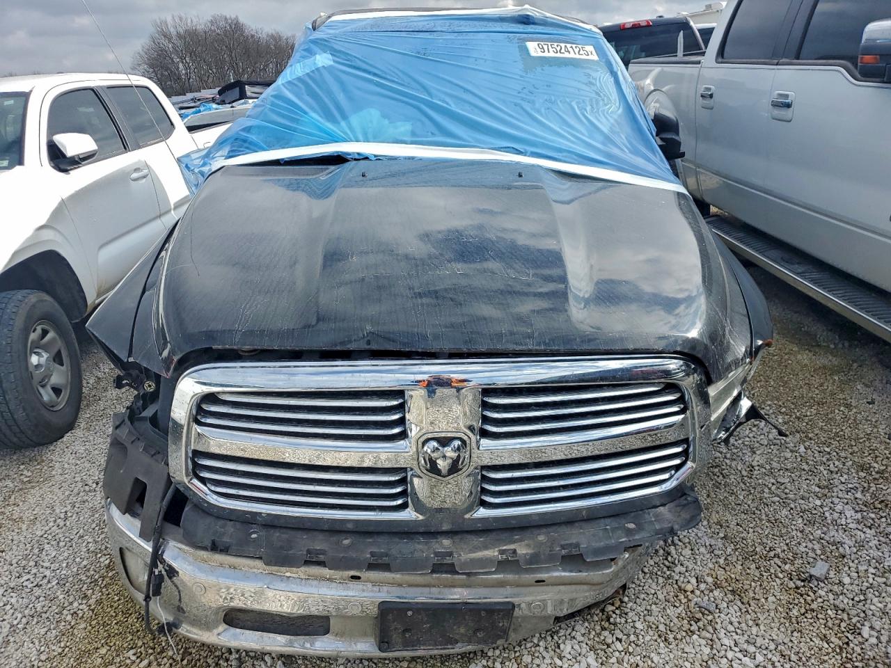 2016 RAM 1500 SLT photo 5