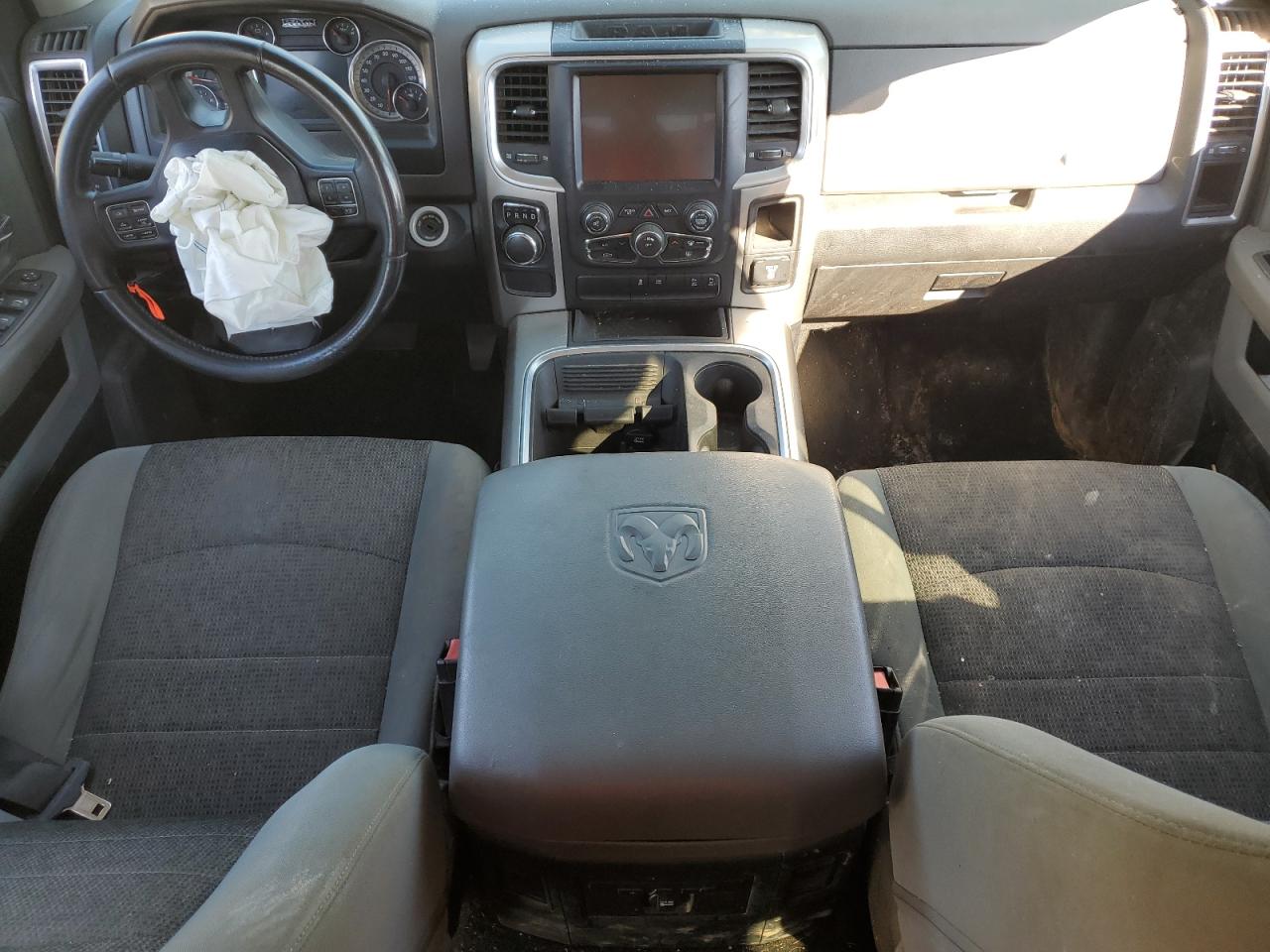 2016 RAM 1500 SLT photo 8
