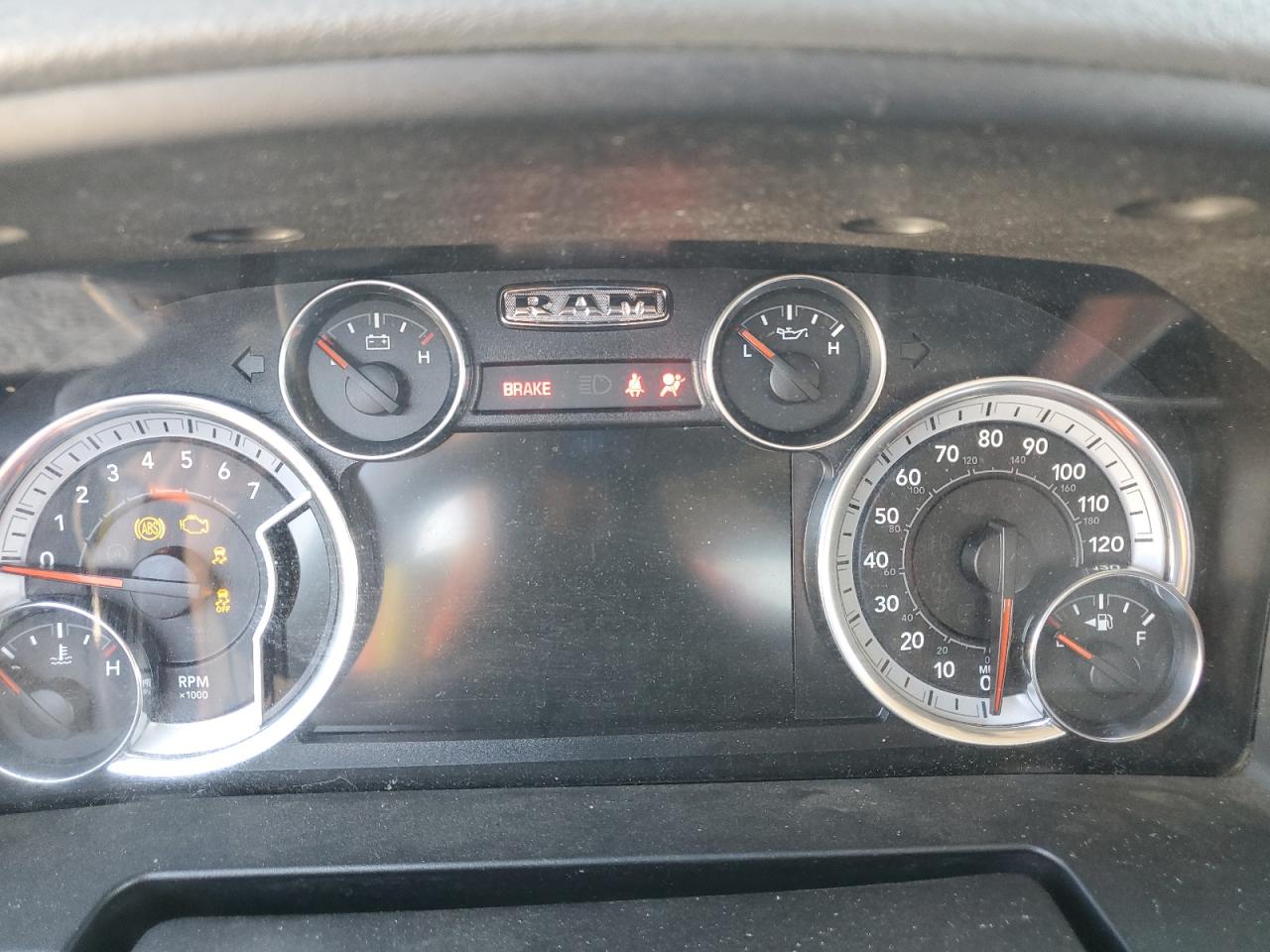 2016 RAM 1500 SLT photo 9