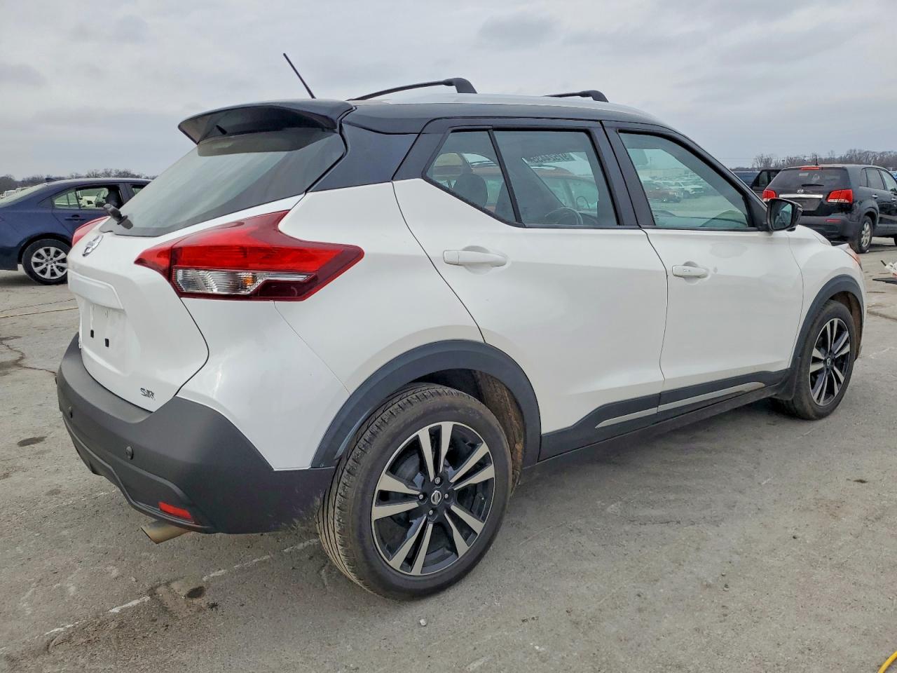2018 NISSAN KICKS S photo 5
