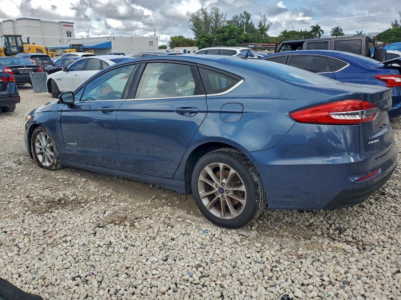 2019 FORD FUSION SE photo 2