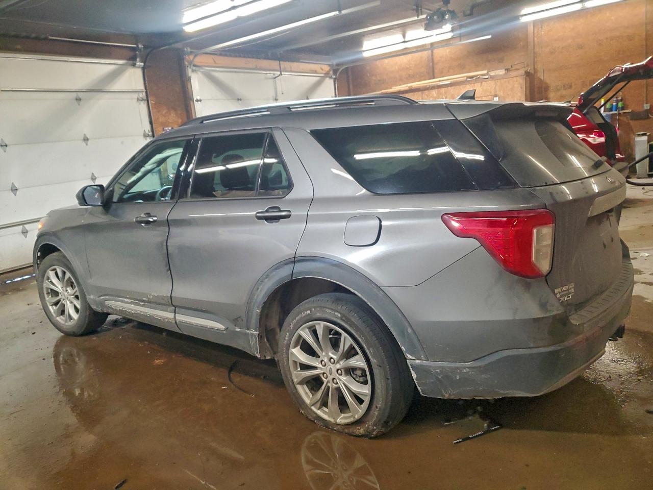2024 FORD EXPLORER XLT photo 4