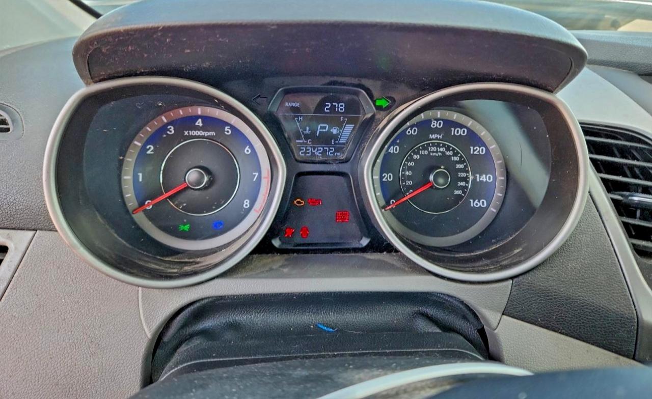 2014 HYUNDAI ELANTRA SE photo 25