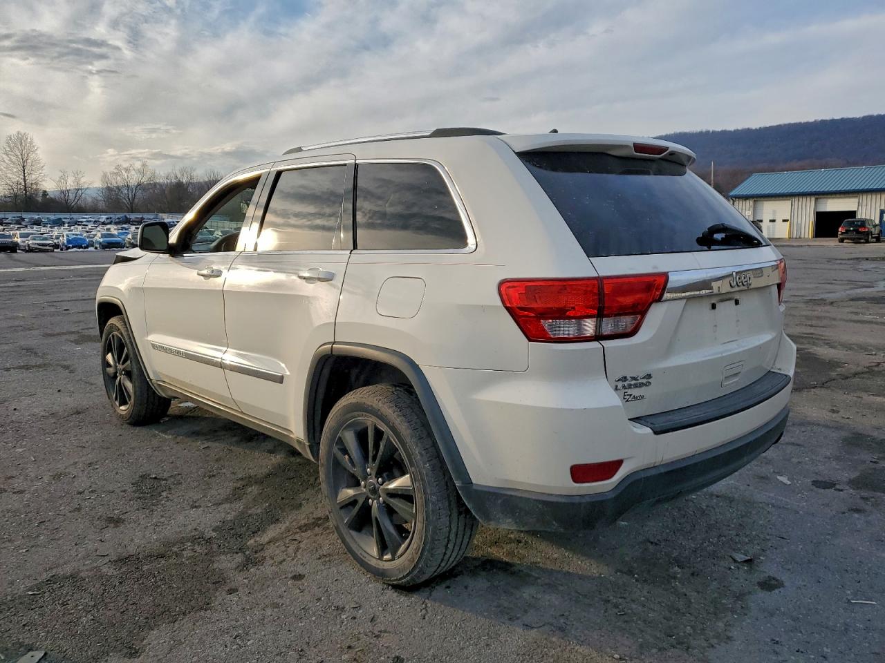 2012 JEEP GRAND CHEROKEE LAREDO photo 2
