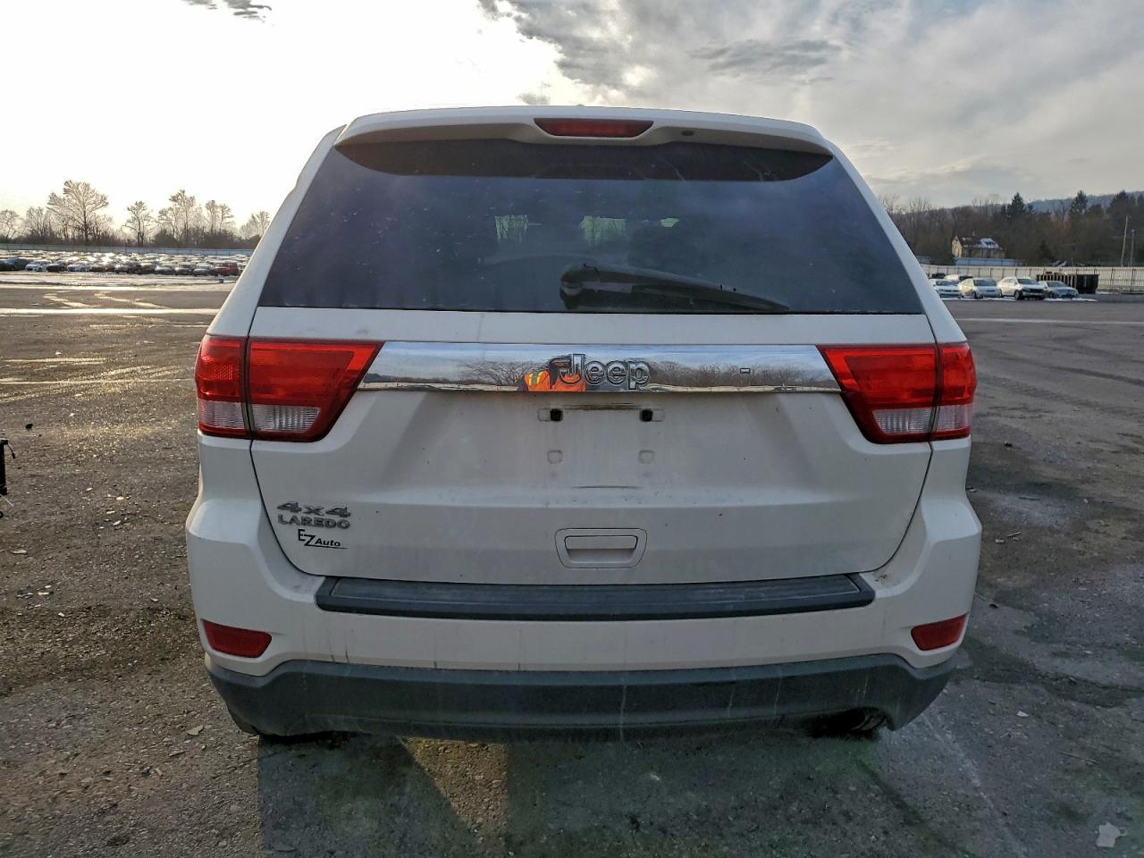 2012 JEEP GRAND CHEROKEE LAREDO photo 6
