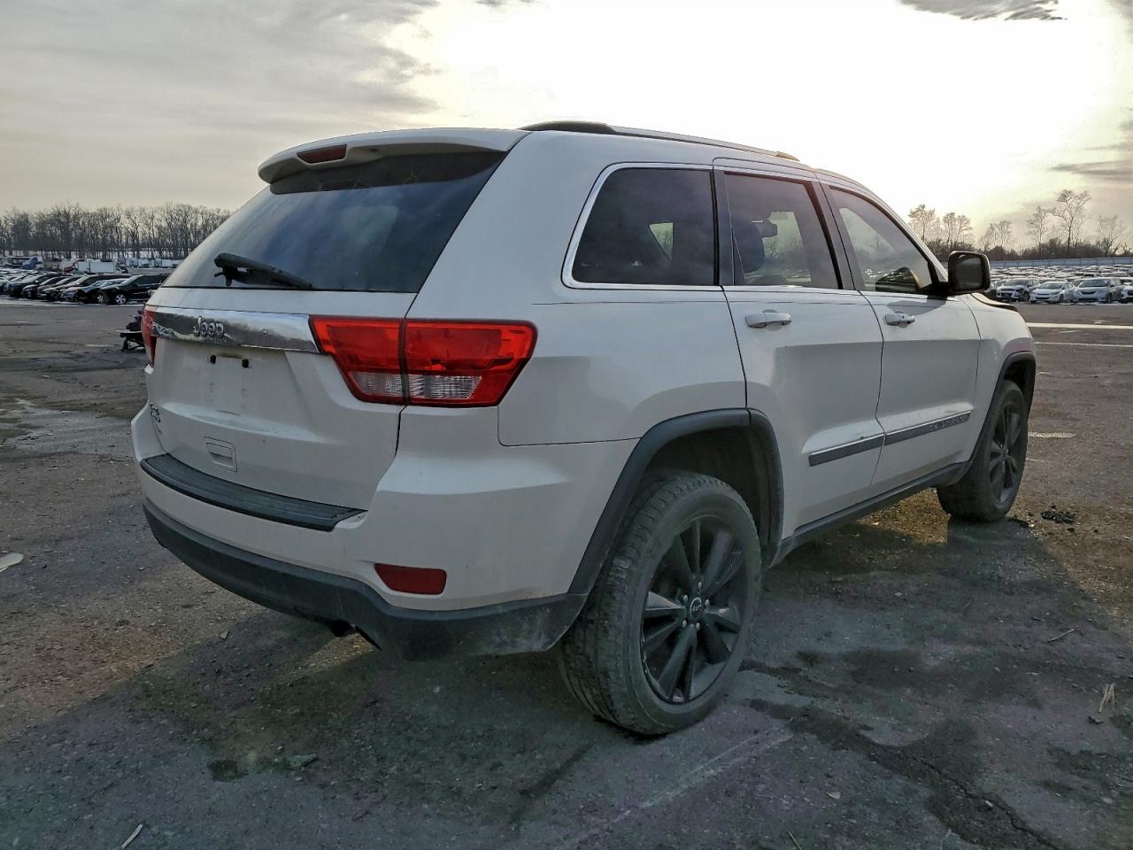 2012 JEEP GRAND CHEROKEE LAREDO photo 3