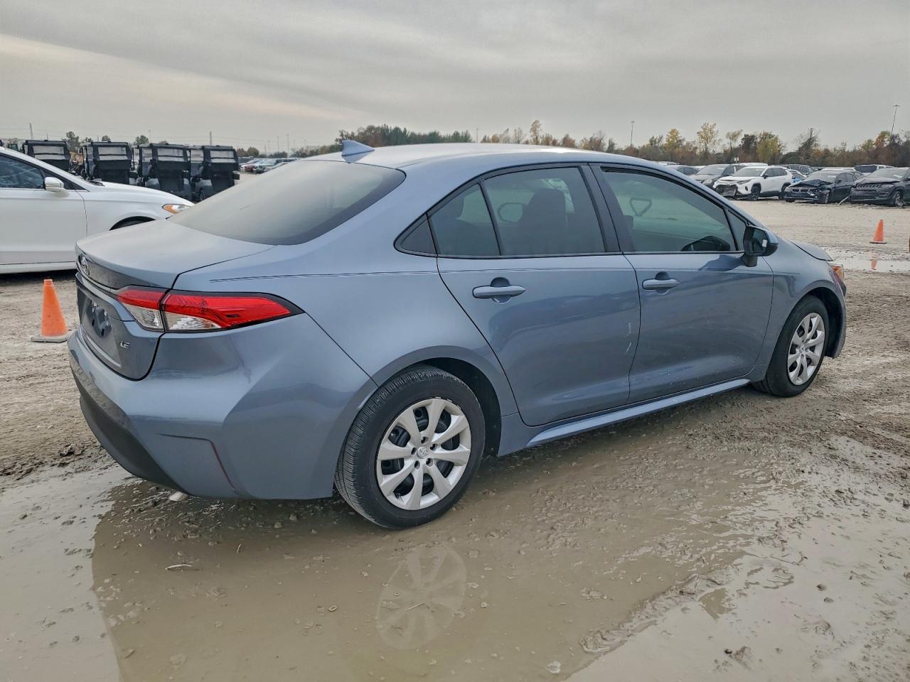 2025 TOYOTA COROLLA LE photo 3