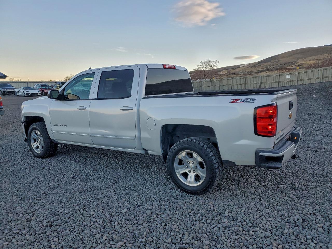 2017 CHEVROLET SILVERADO K1500 LT photo 3