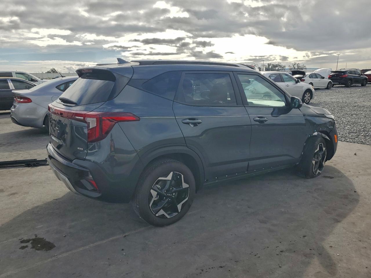 2025 KIA SELTOS S photo 3