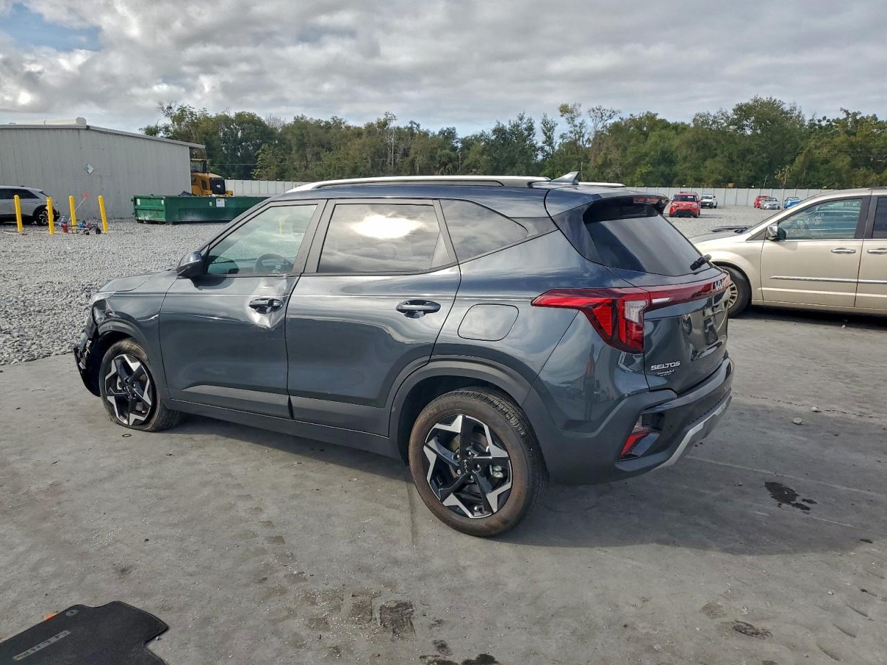 2025 KIA SELTOS S photo 2