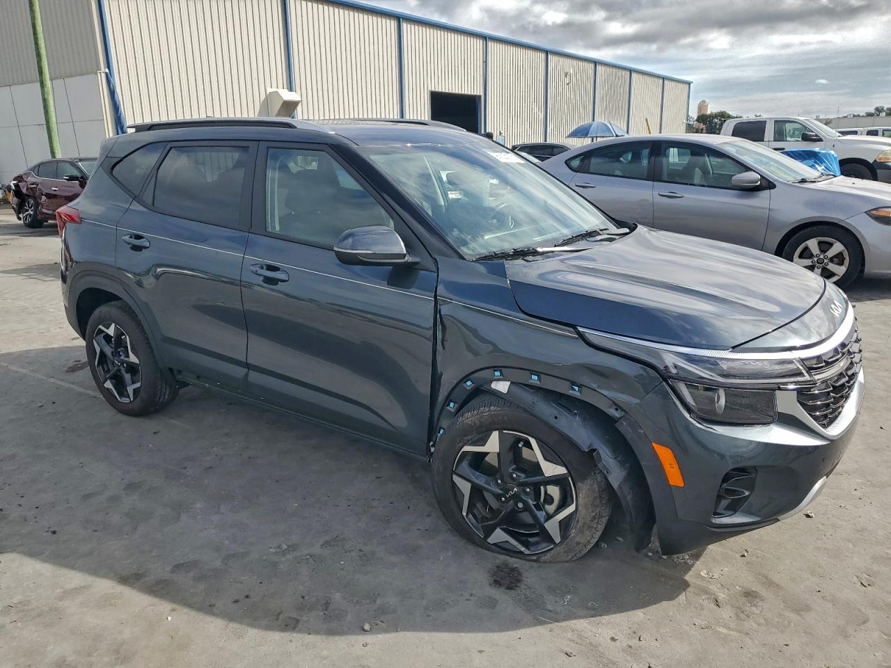 2025 KIA SELTOS S photo 4