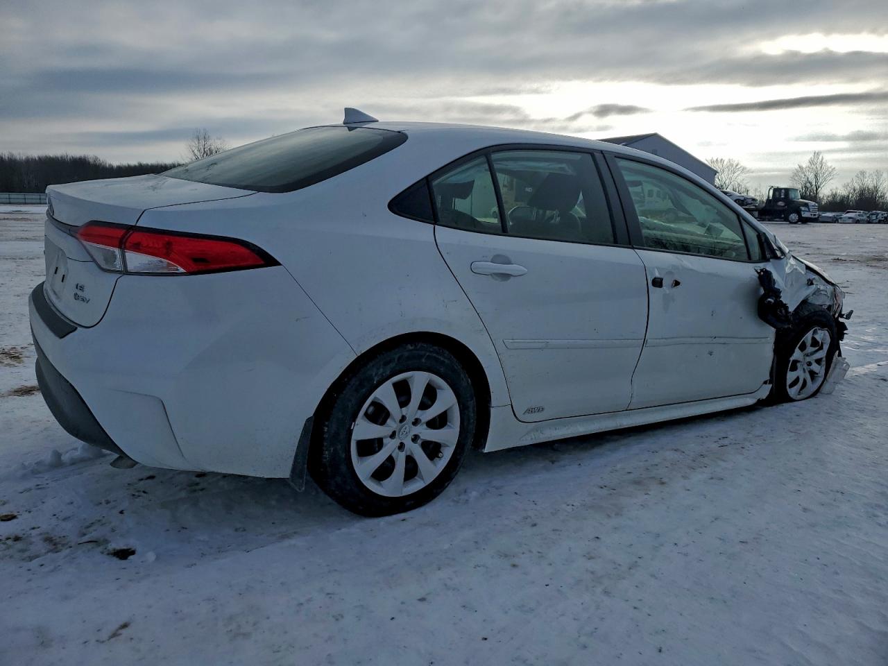 2025 TOYOTA COROLLA LE photo 3