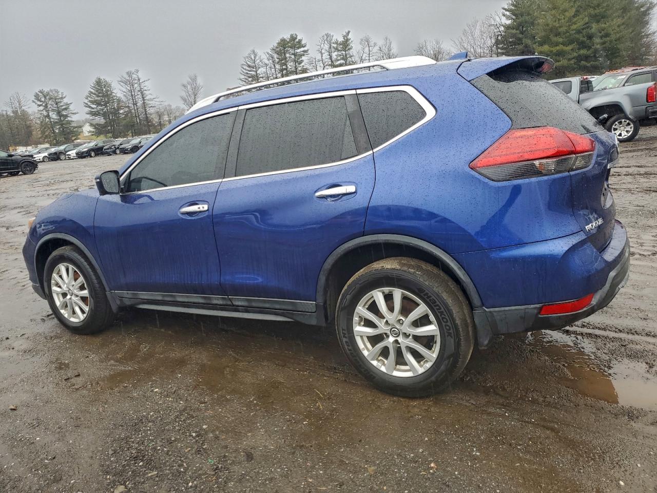 2017 NISSAN ROGUE SV photo 2