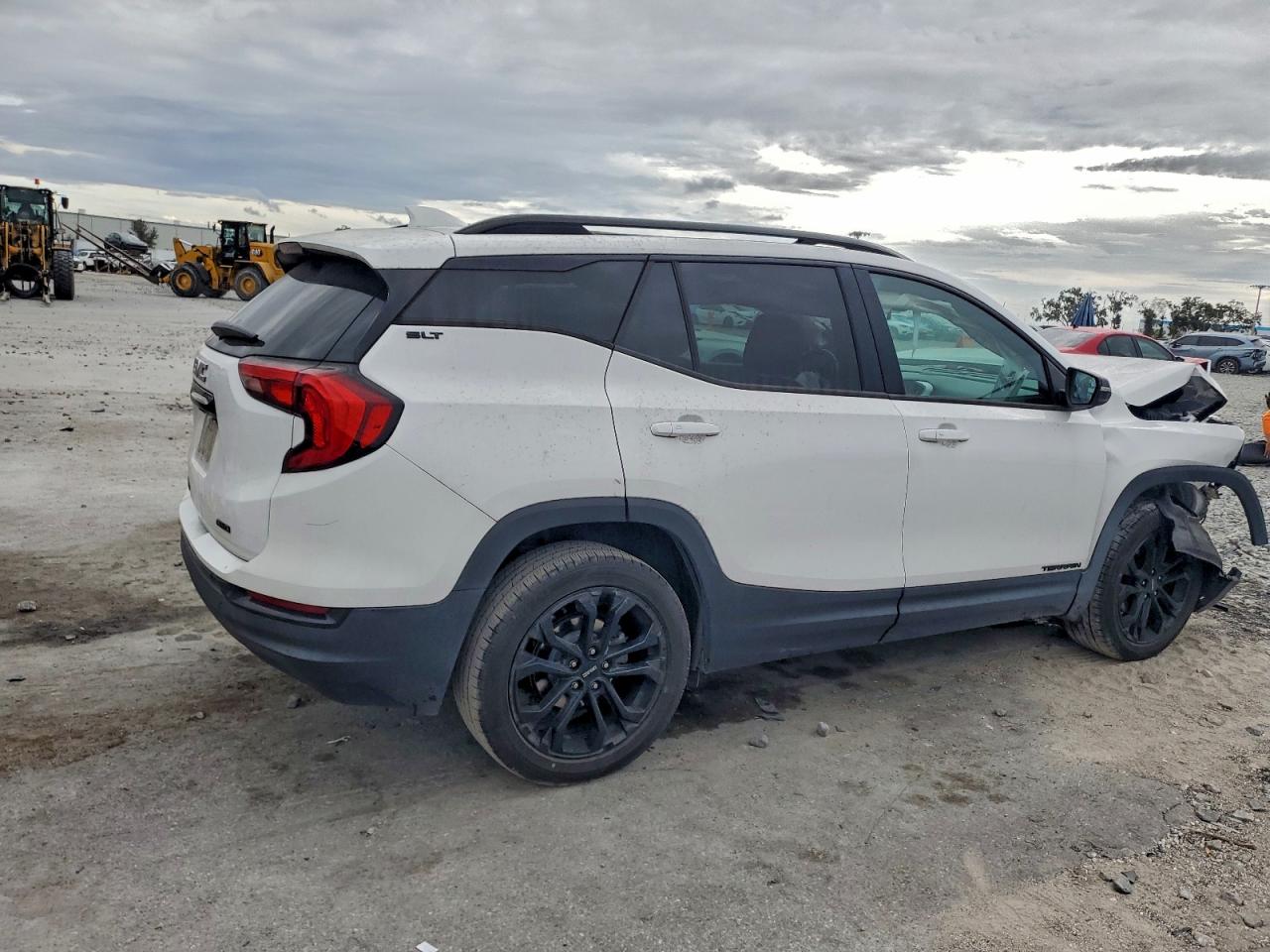 2019 GMC TERRAIN SLT photo 3
