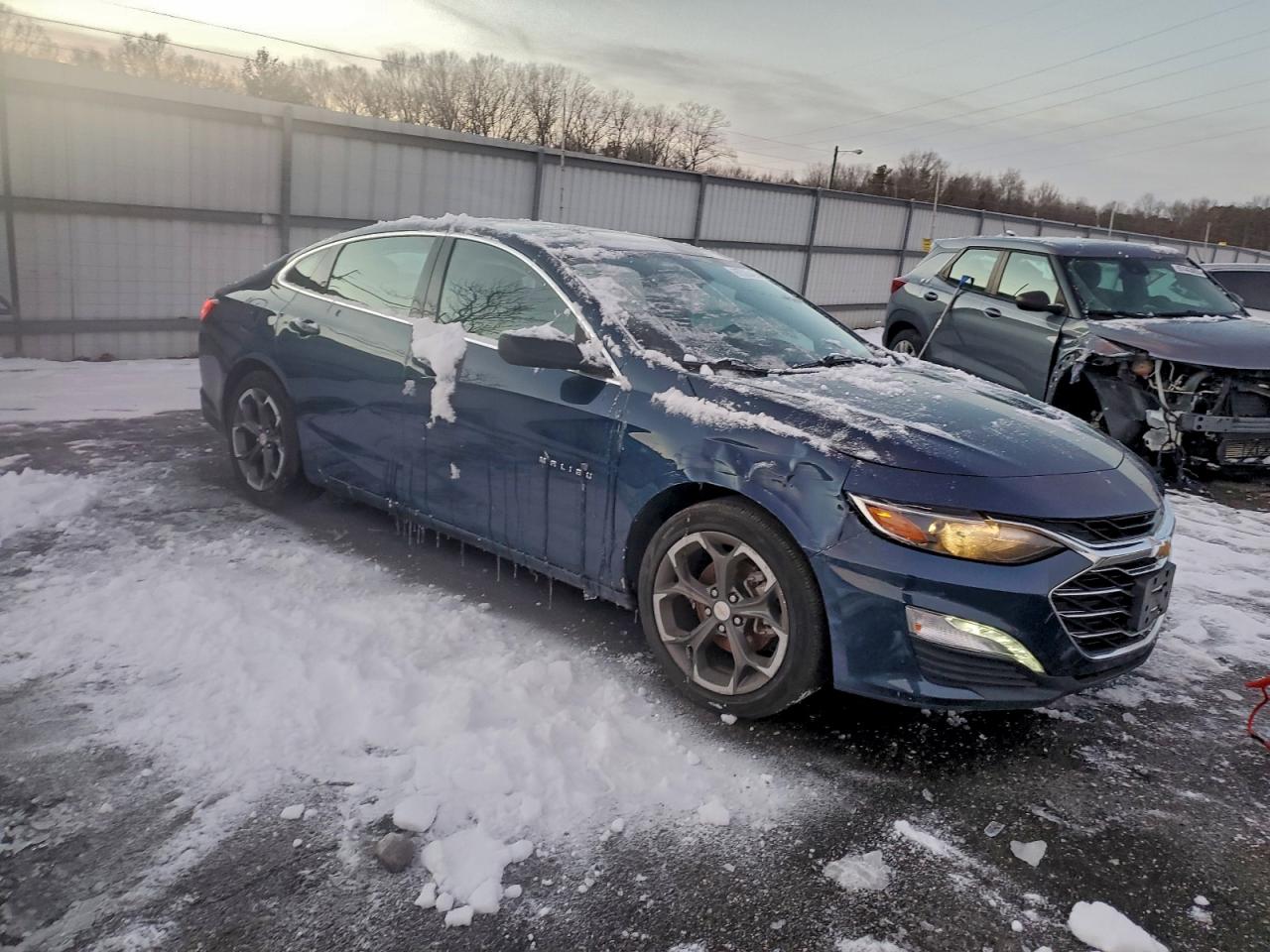 2022 CHEVROLET MALIBU LT photo 4