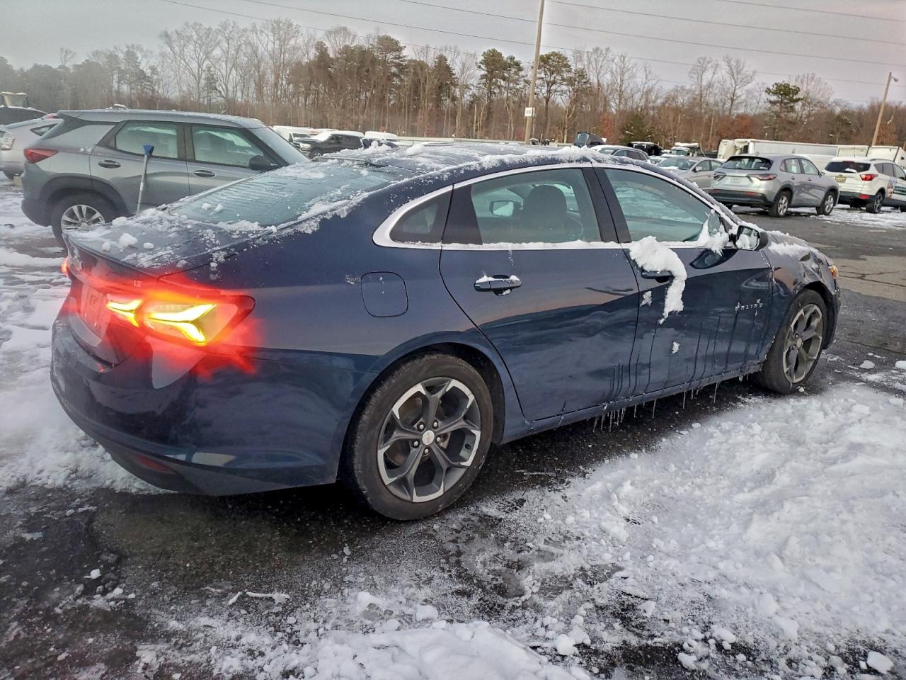 2022 CHEVROLET MALIBU LT photo 3