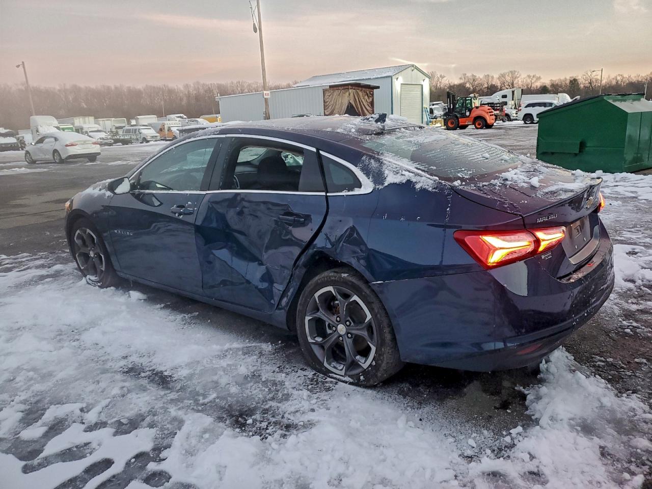 2022 CHEVROLET MALIBU LT photo 2