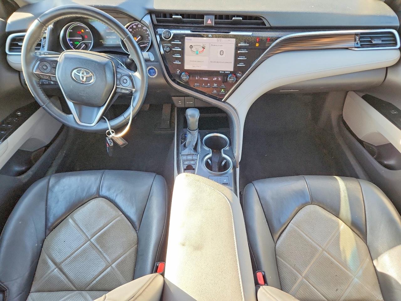 2018 TOYOTA CAMRY HYBRID photo 8