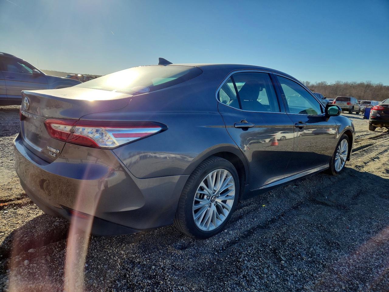 2018 TOYOTA CAMRY HYBRID photo 3