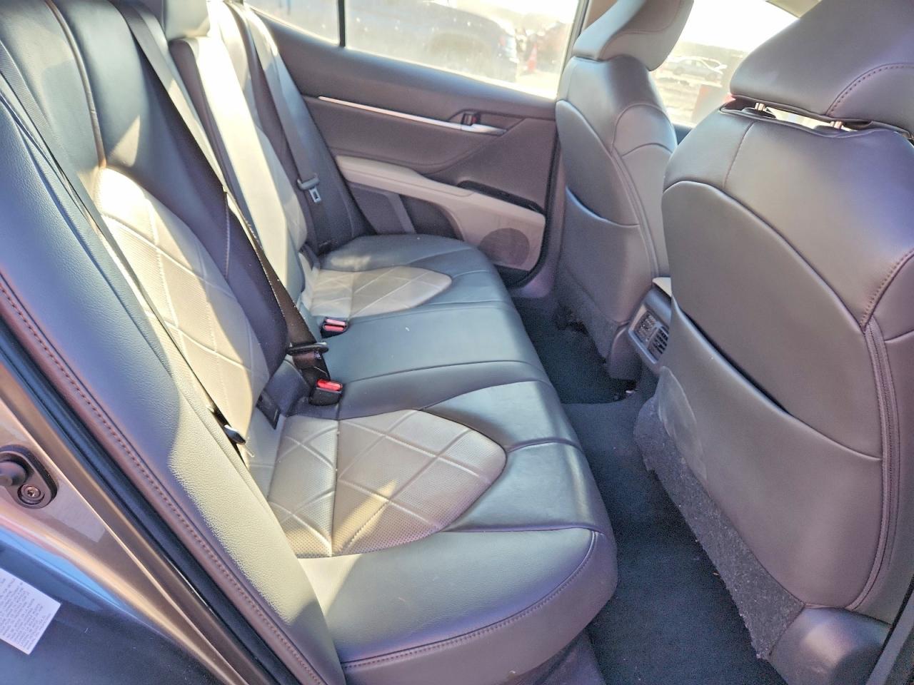 2018 TOYOTA CAMRY HYBRID photo 10