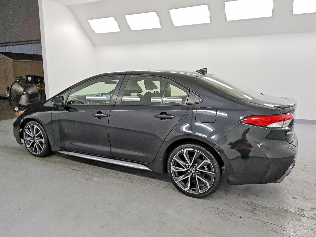 2020 TOYOTA COROLLA SE photo 2