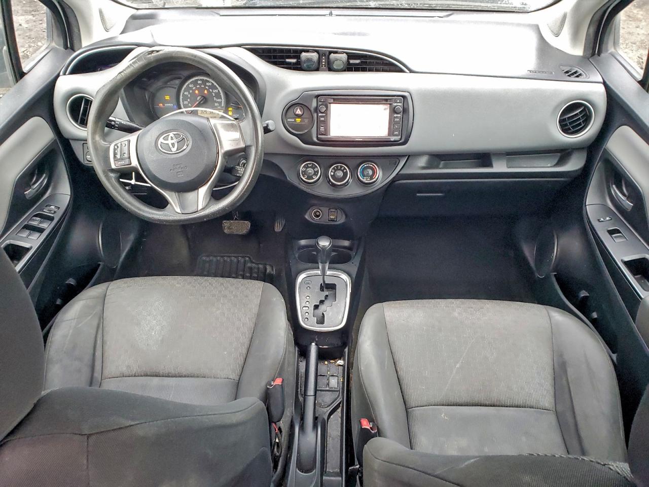 2015 TOYOTA YARIS photo 8