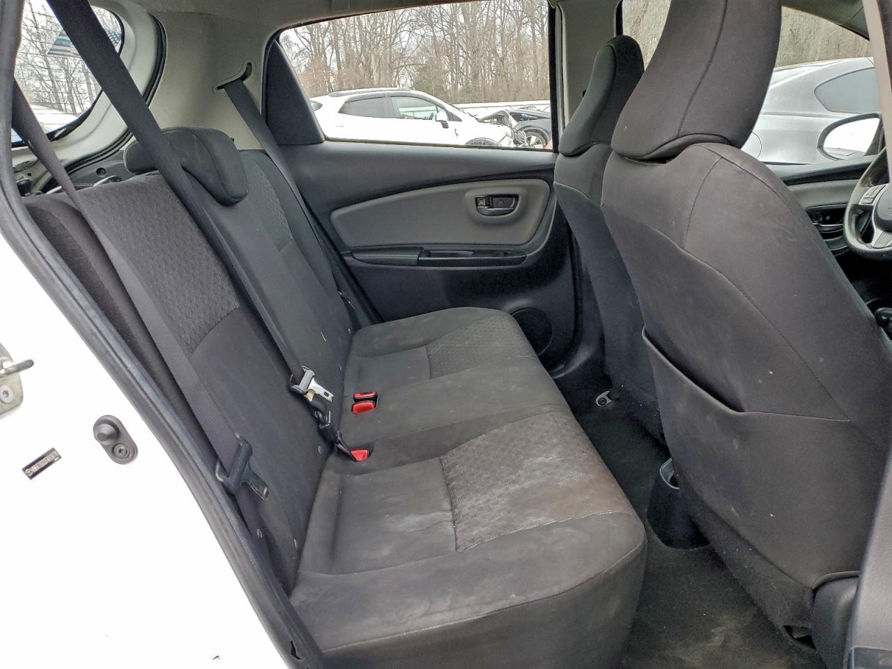 2015 TOYOTA YARIS photo 10