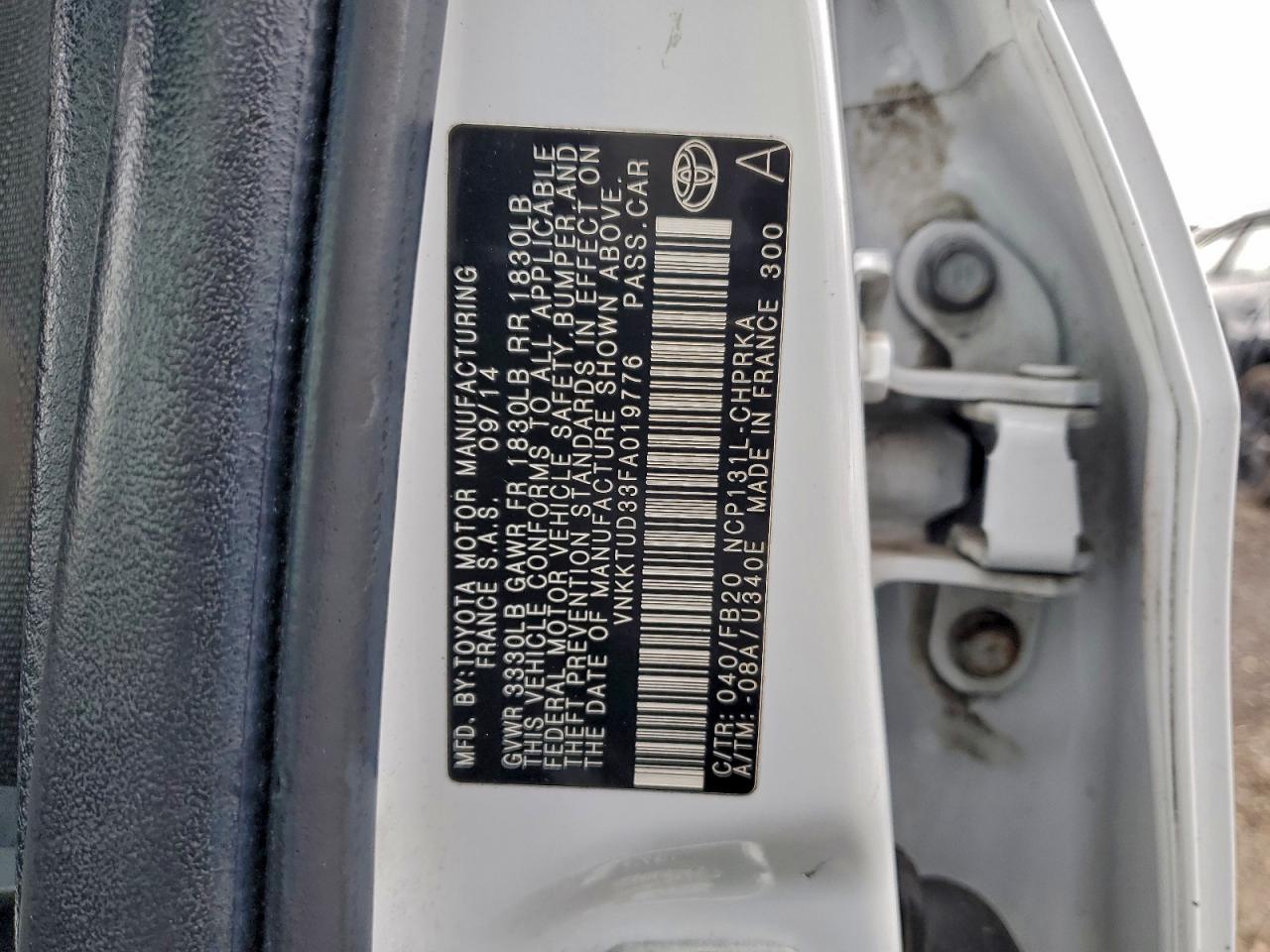 2015 TOYOTA YARIS photo 12