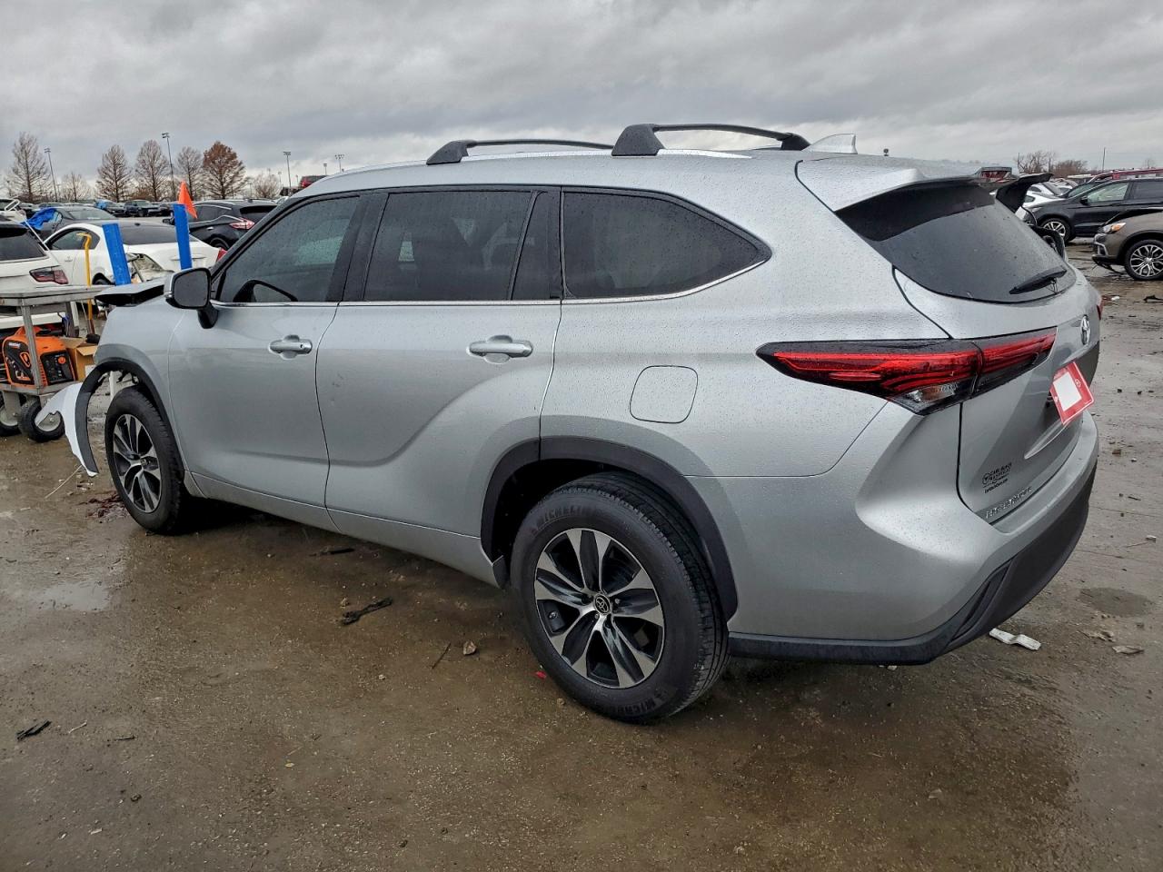 2020 TOYOTA HIGHLANDER XLE photo 2