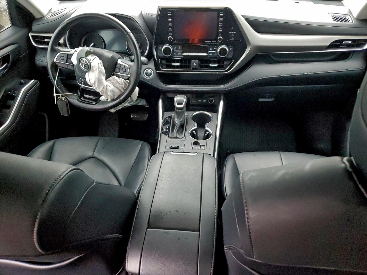 2020 TOYOTA HIGHLANDER XLE photo 8