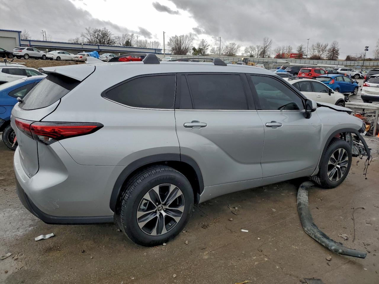 2020 TOYOTA HIGHLANDER XLE photo 3