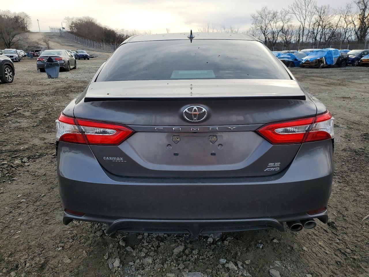 2020 TOYOTA CAMRY SE photo 6