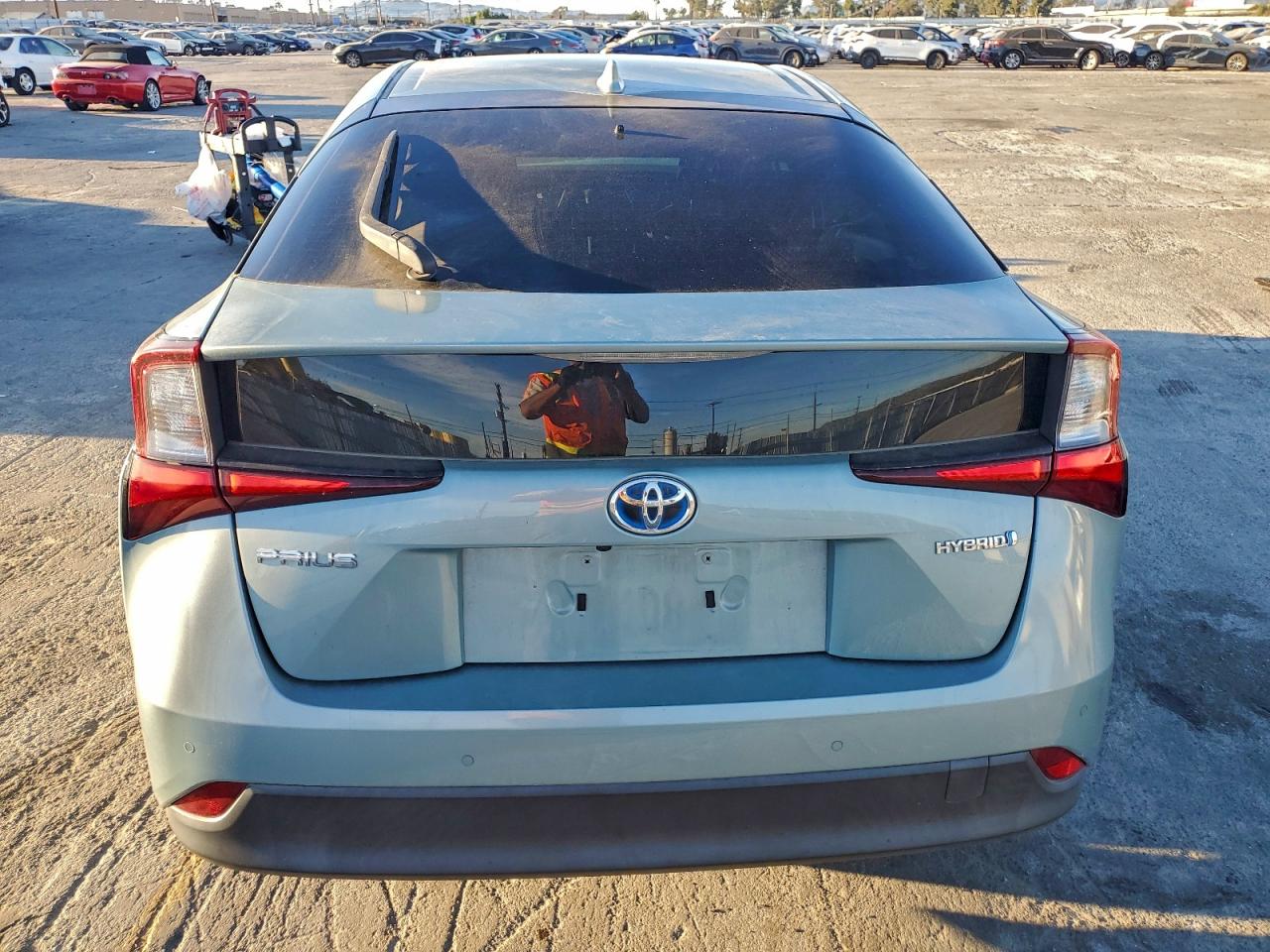 2019 TOYOTA PRIUS photo 6