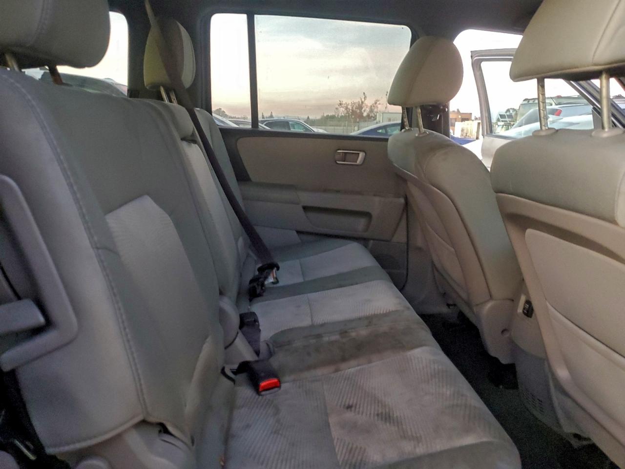 2015 HONDA PILOT LX photo 11