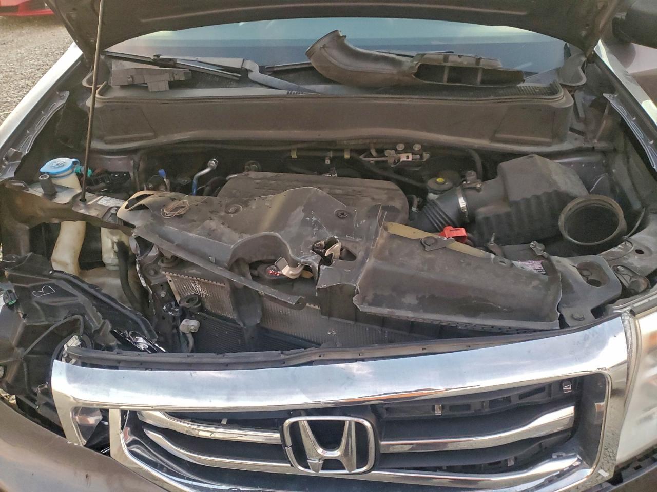 2015 HONDA PILOT LX photo 12