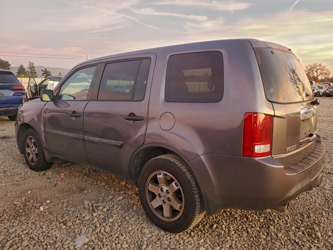 2015 HONDA PILOT LX photo 2