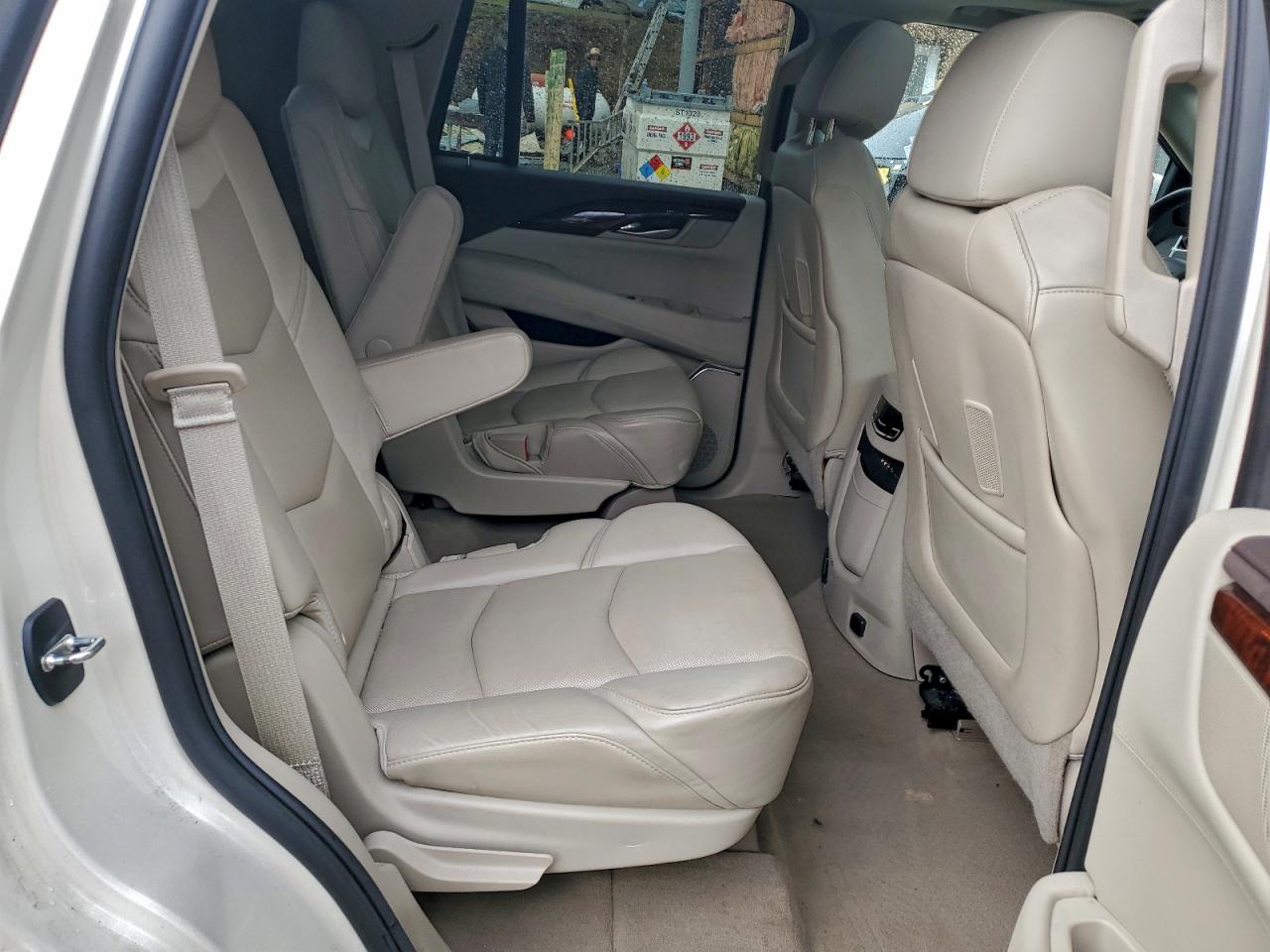 2015 CADILLAC ESCALADE LUXURY photo 11