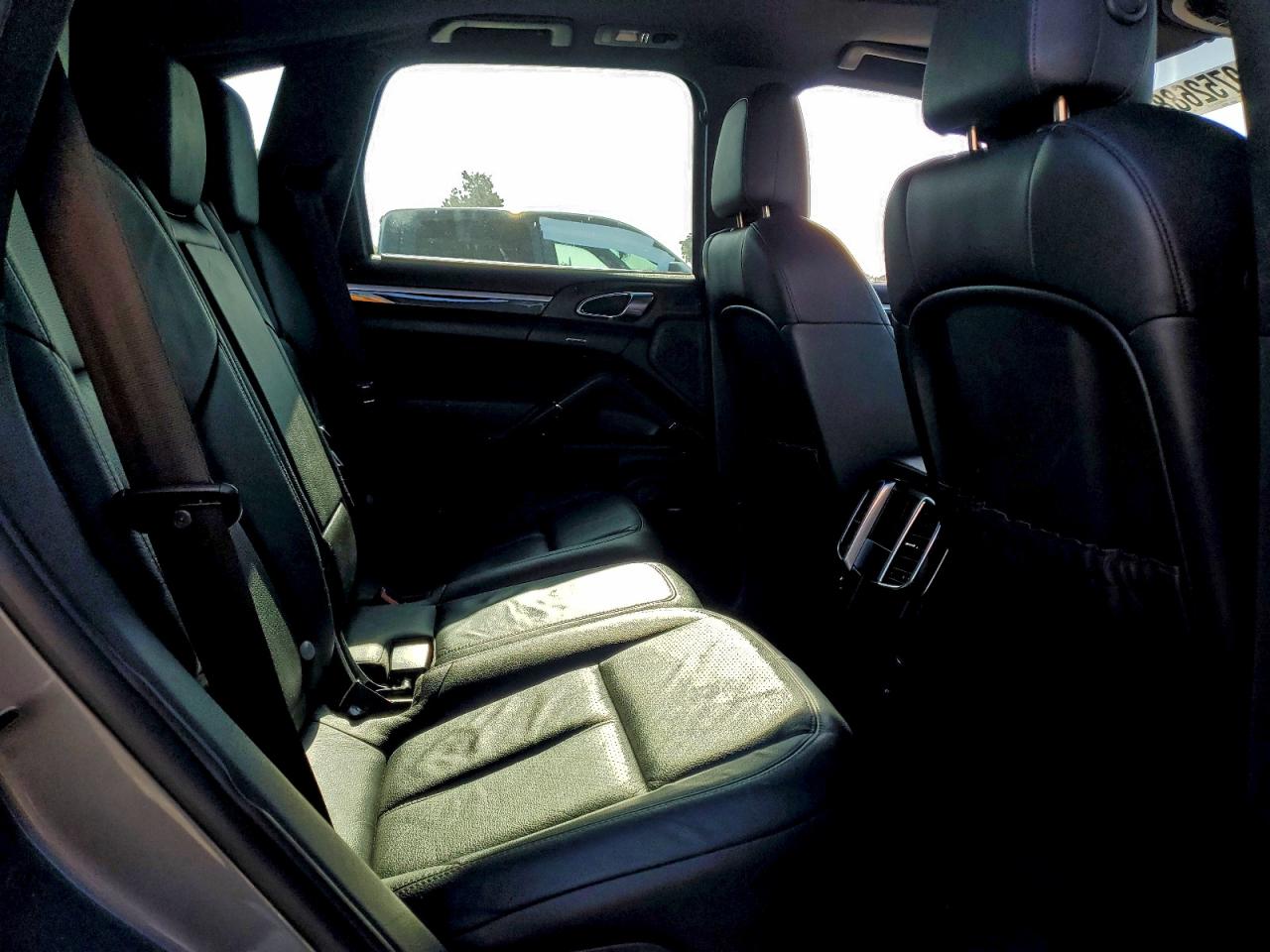 2012 PORSCHE CAYENNE photo 11