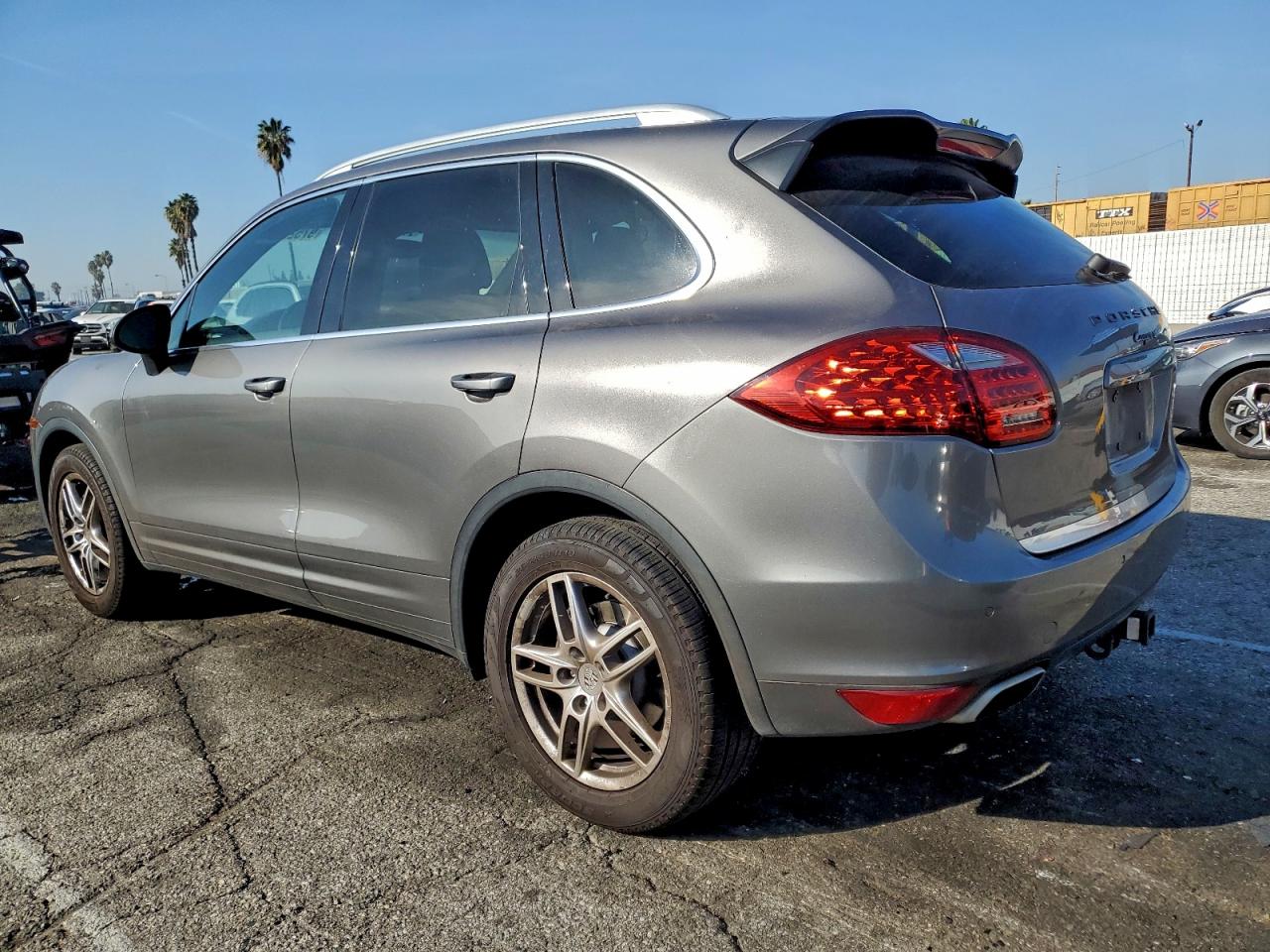 2012 PORSCHE CAYENNE photo 2