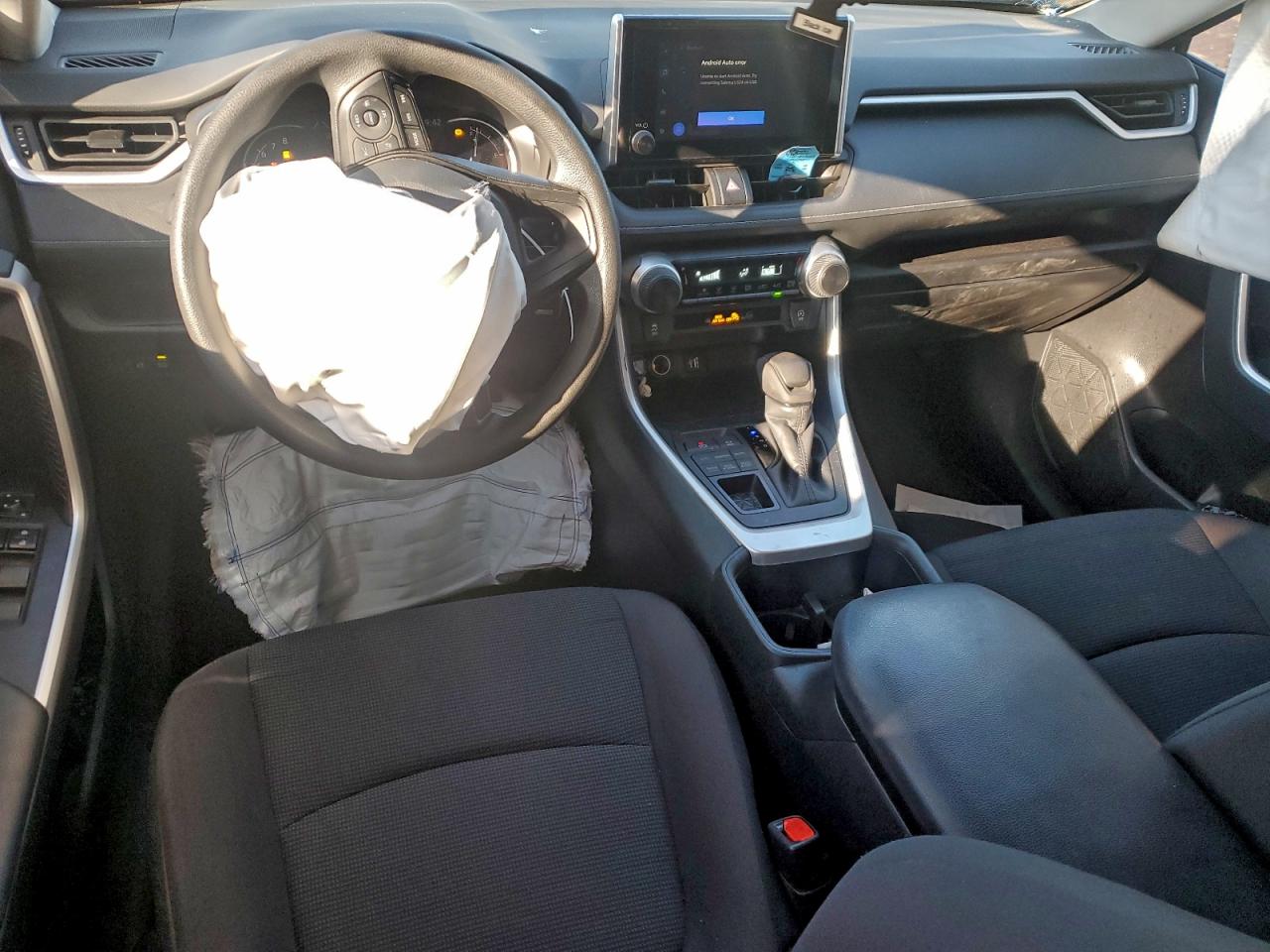 2024 TOYOTA RAV4 LE photo 8