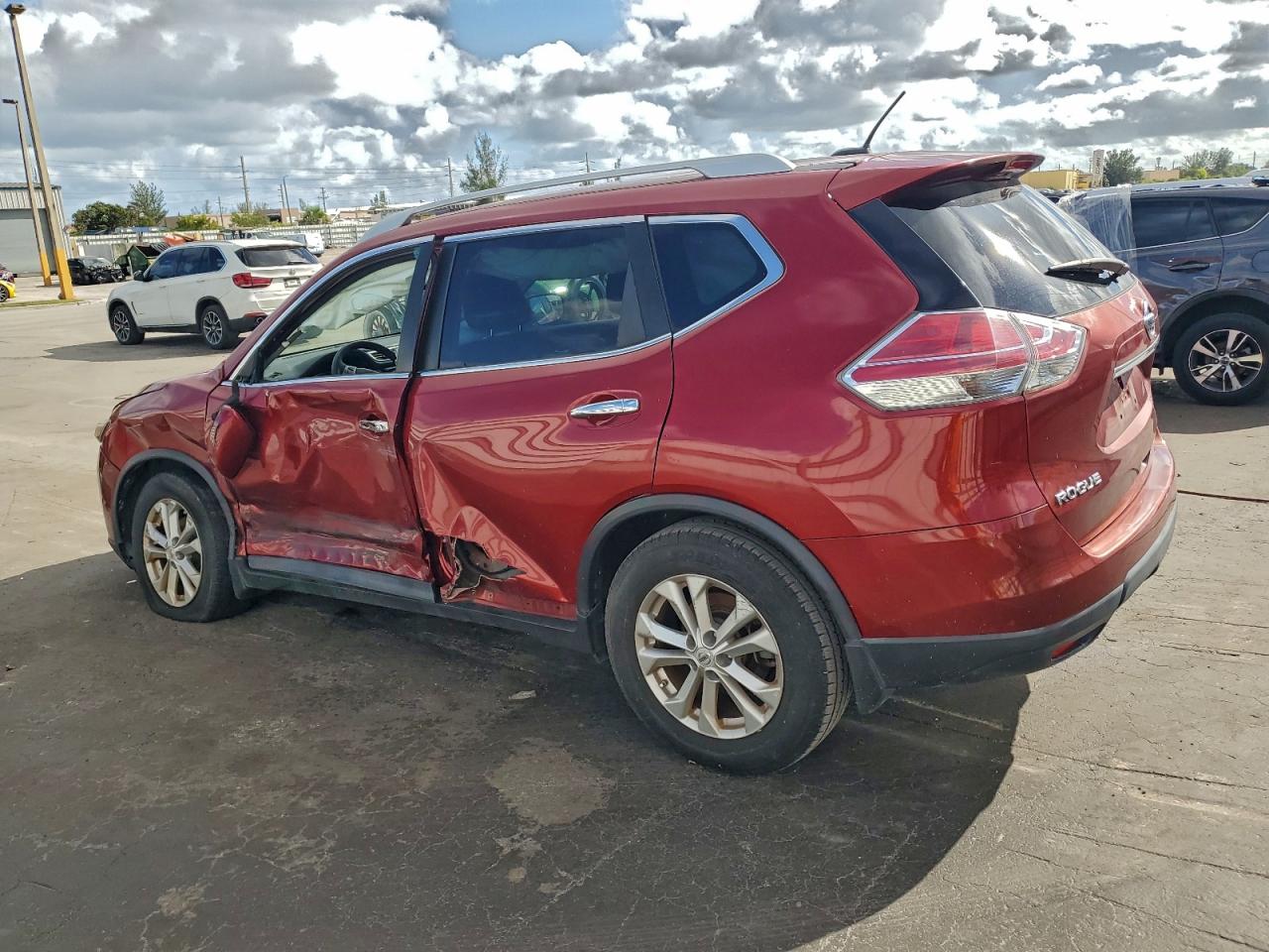 2014 NISSAN ROGUE S photo 2