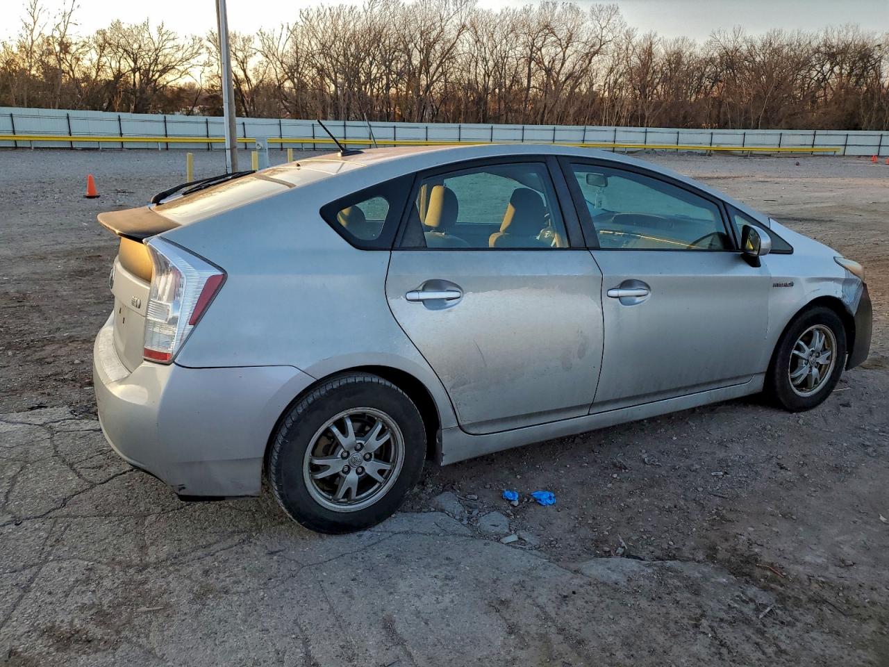 2010 TOYOTA PRIUS photo 3
