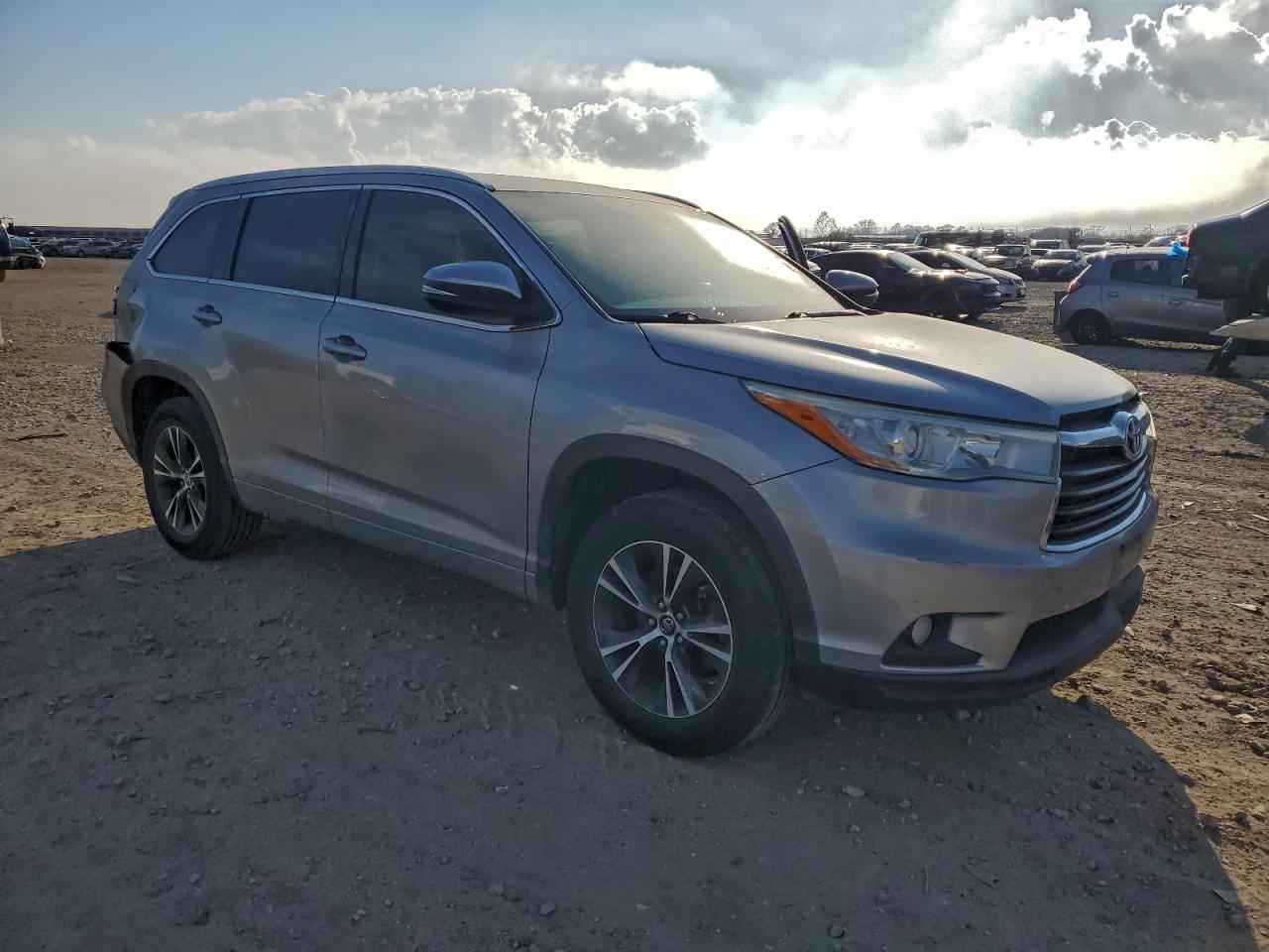 2016 TOYOTA HIGHLANDER XLE photo 4