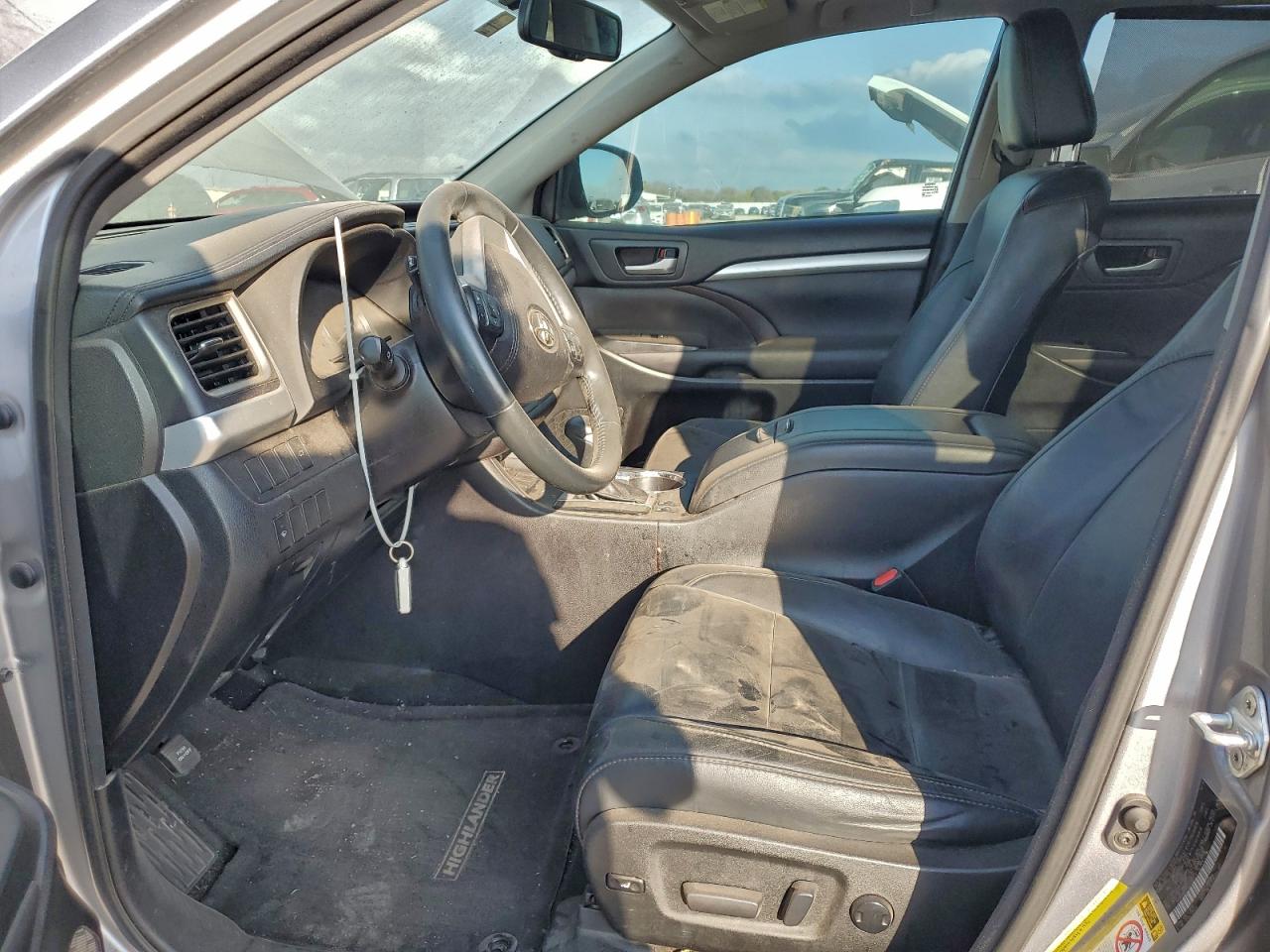 2016 TOYOTA HIGHLANDER XLE photo 7