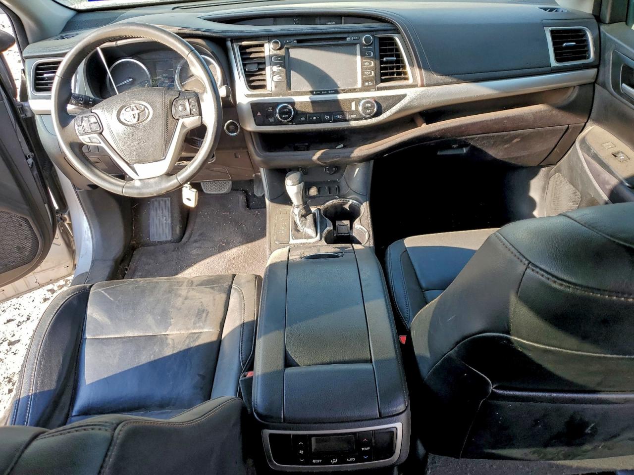 2016 TOYOTA HIGHLANDER XLE photo 8