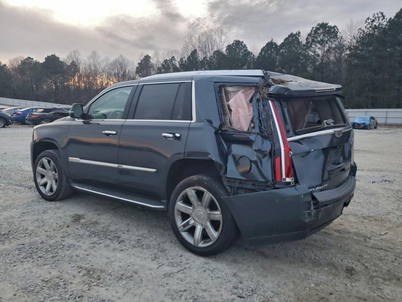 2019 CADILLAC ESCALADE LUXURY photo 2