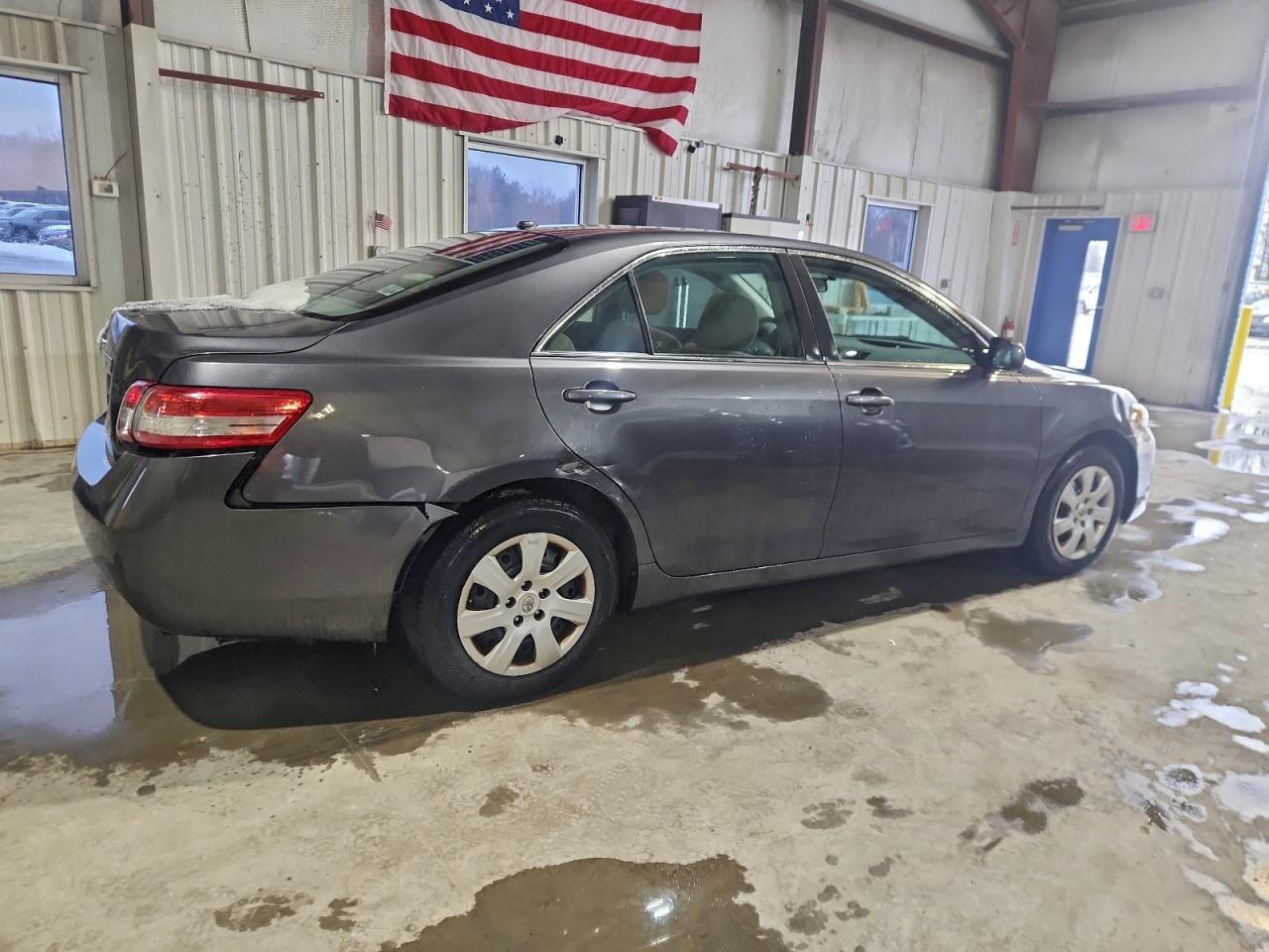 2010 TOYOTA CAMRY BASE photo 3