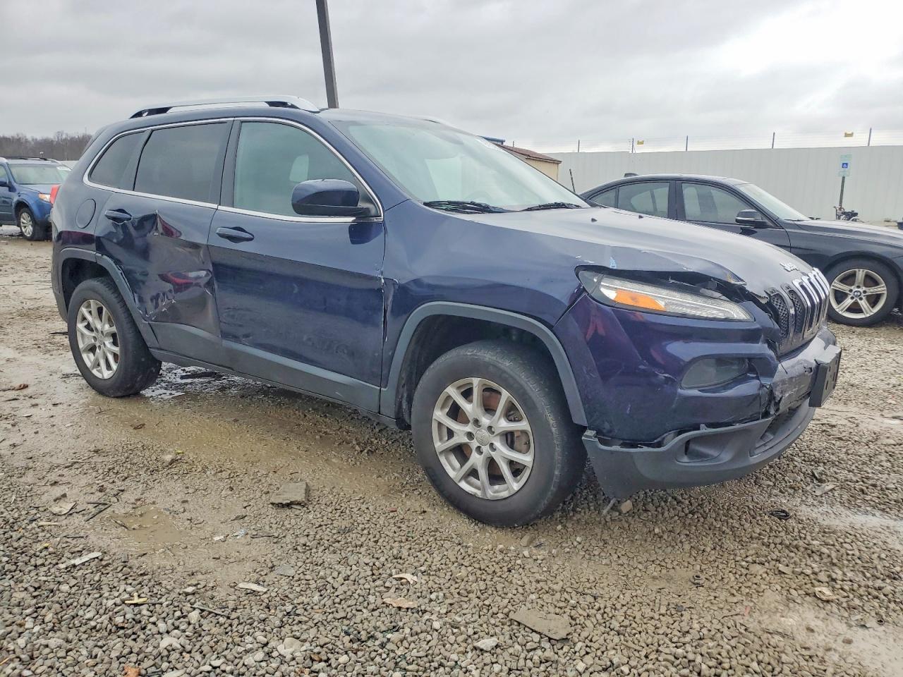 2015 JEEP CHEROKEE LATITUDE photo 4