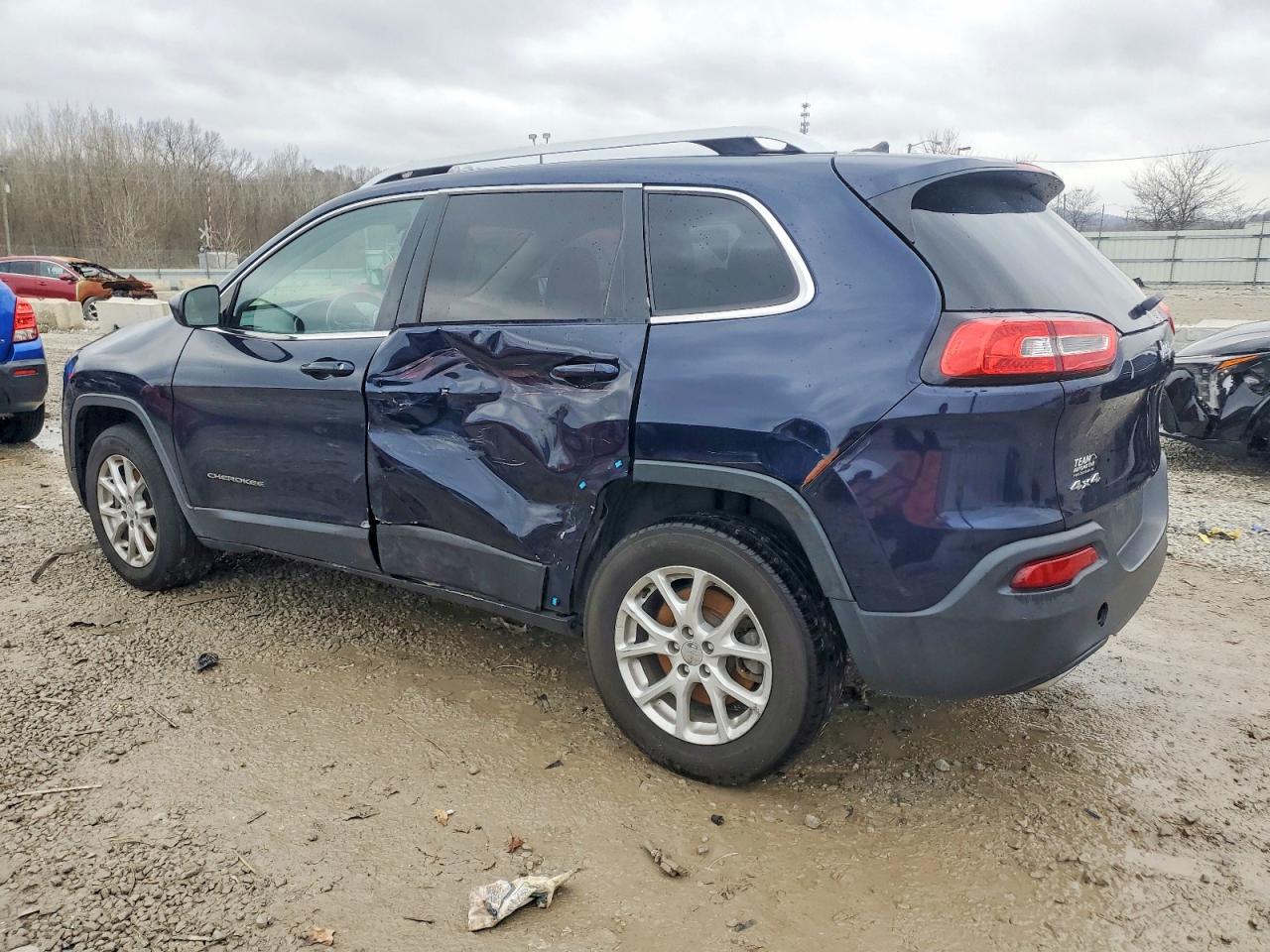 2015 JEEP CHEROKEE LATITUDE photo 2